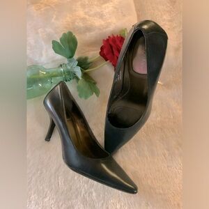 CALVIN KLEIN - Navy blue pointed high heel pumps. Sz 6